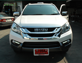 จอเดิม ISUZU MU_X ติดตั้งจานดาวเทียมเพื่อรับสัญญาน TV ครับ