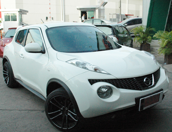 ติดตั้งเครื่องเสียงรถยนต์สำหรับ NISSAN JUKE เลือกใช้ TOPPANEL 3WAY,แอมป์ KENWOOD XR900-5,ตู้ซับ DDL-M08,ชุด WIRELESS MIRRORLINK