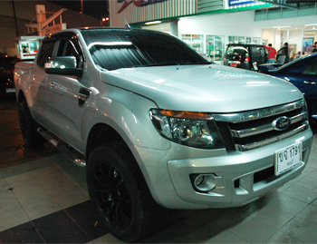 FORD RANGER กับชุดอัพเกรด  TOP PANEL 3 WAY