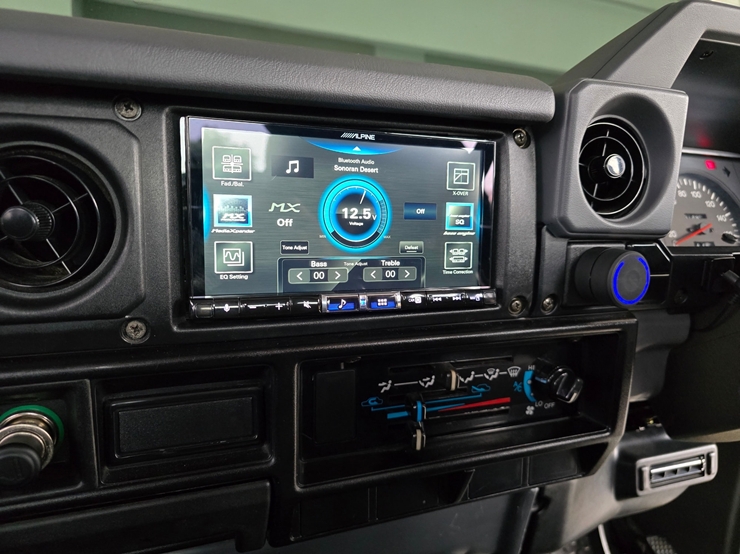 LAND CRUISER 70 เครื่องเสียง จอ กล้อง