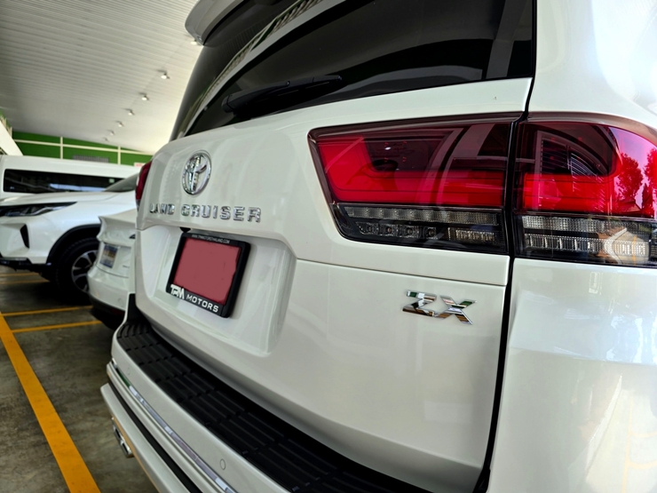 ติดตั้งกล้องบันทึกใน TOYOTA LAND_CRUISER LC300