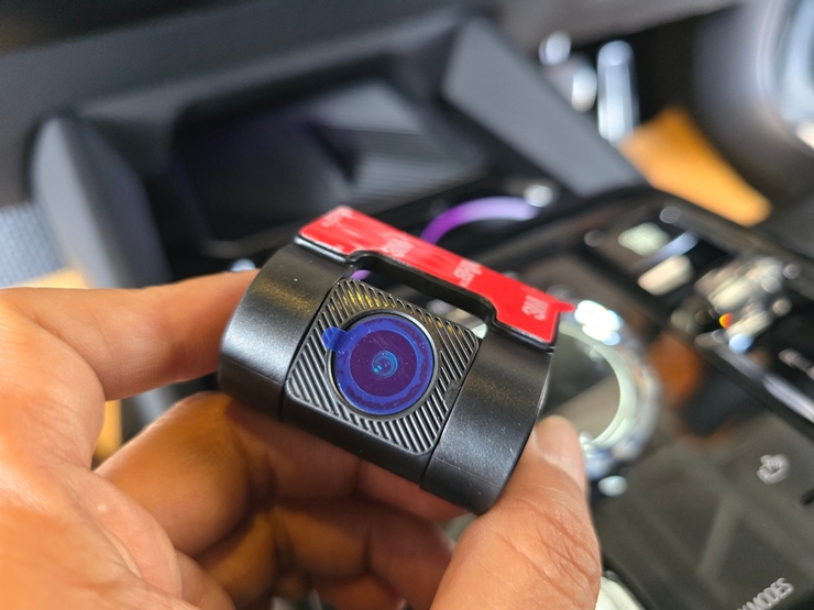 BMW SERIES 5 G60 2  ติดตั้งกล้องบันทึก ตรงรุ่น ไม่ตัดต่อ