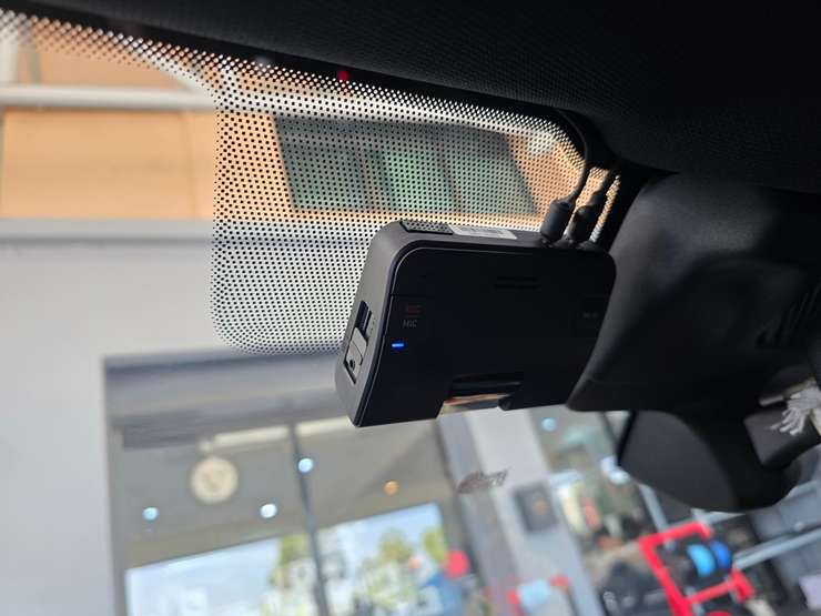 BMW SERIES 5 G60 2  ติดตั้งกล้องบันทึก ตรงรุ่น ไม่ตัดต่อ