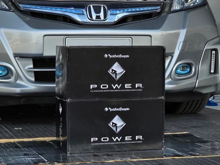 เครื่องเสียงรถ honda jazz ge เปลี่ยนลำโพง อัปเกรดระบบ rockford damp