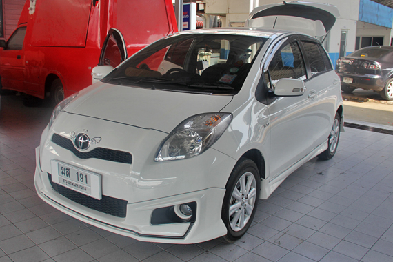 toyota yaris จอ ตรงรุ่น ตึตู้ ระบบเสียง