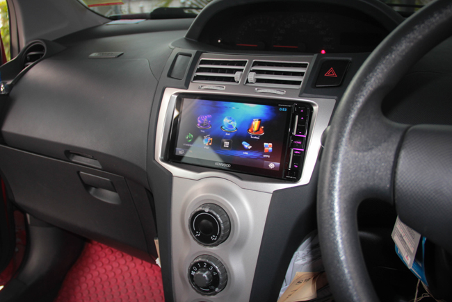 TOYOTA YARIS KENWOOD DNR935WBT 