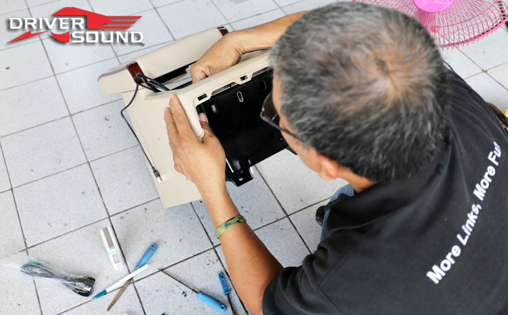 toyota alphard เครื่องเสียง รถยนต์
