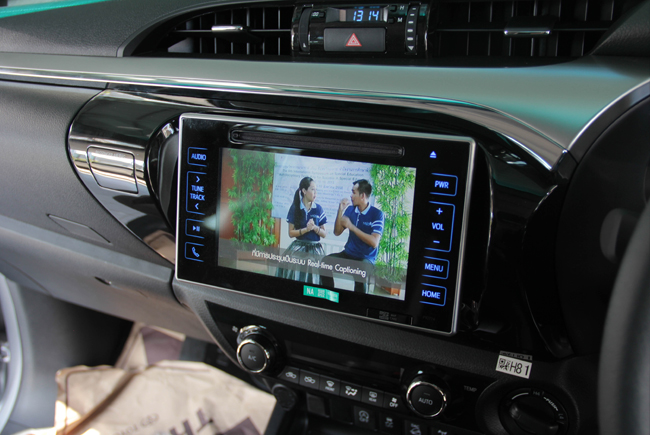 TOYOTA HILUX REVO ติดตั้ง จอทีวี digital tv ดิจิตอล ดู หนัง ฟังเพลง เครื่องเสียง