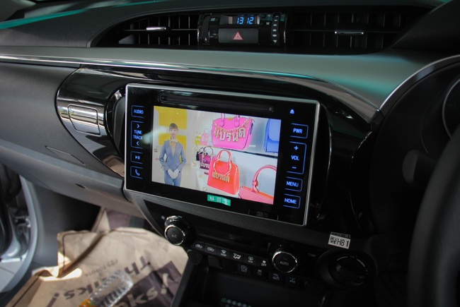 TOYOTA HILUX REVO ติดตั้ง จอทีวี digital tv ดิจิตอล ดู หนัง ฟังเพลง เครื่องเสียง