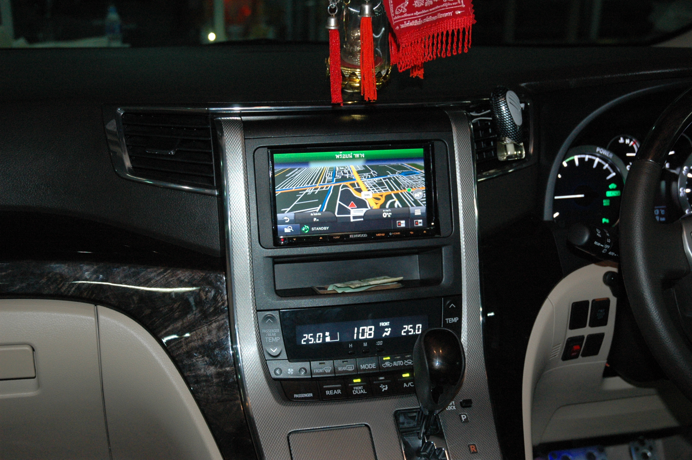 toyota alphard เครื่องเสียง รถยนต์