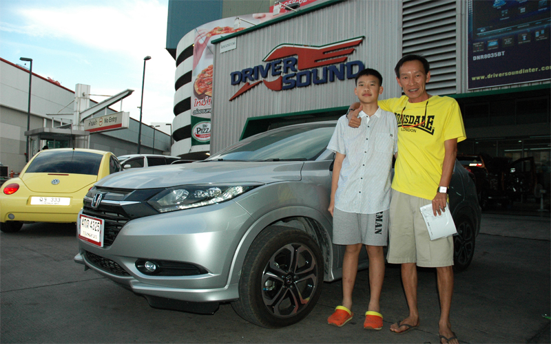 HONDA HRV ติดตั้ง จอทีวี หัวหมอน ดูหนัง เครื่องเล่น สำหรับ ร้าน ติดตั้ง