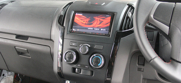 d max  เครื่องเสียง รถยนต์ ตีตู้ซับ
