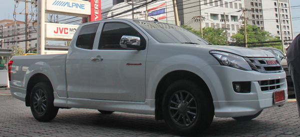 d max  เครื่องเสียง รถยนต์ ตีตู้ซับ