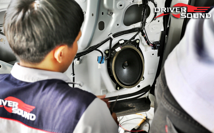 toyota vellfire เครื่องเสียง รถยนต์