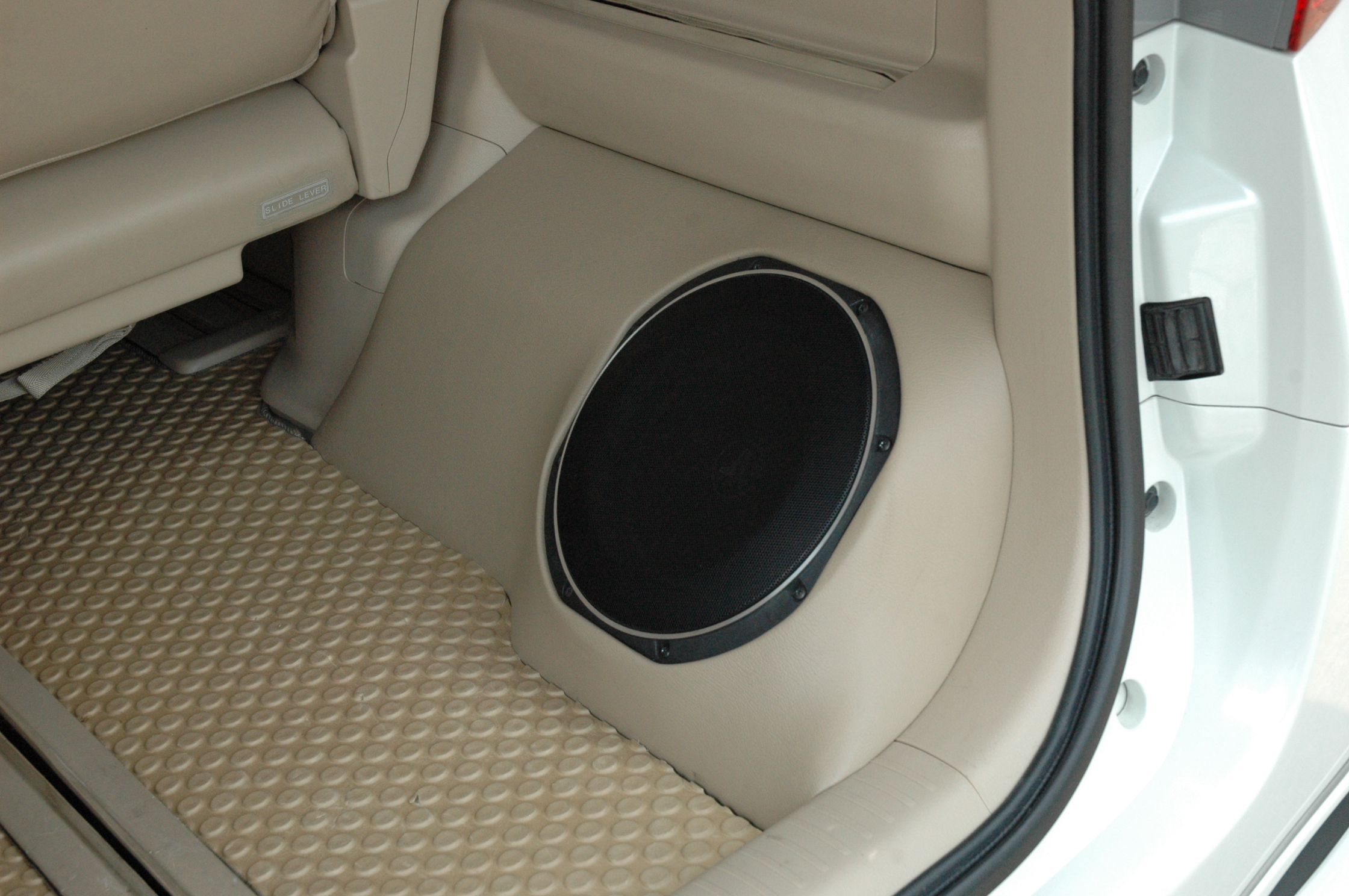 toyota alphard เครื่องเสียง รถยนต์