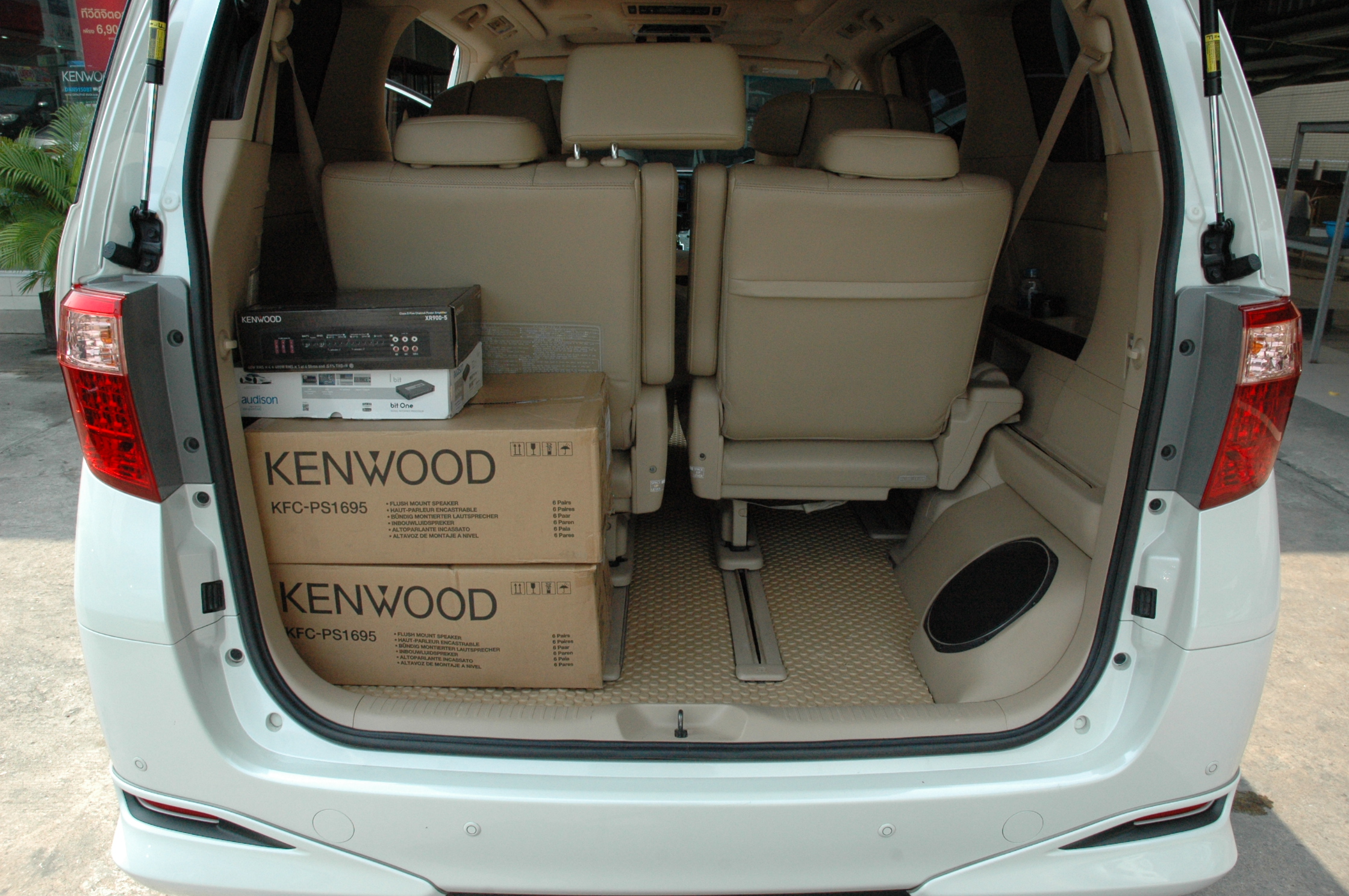 toyota alphard เครื่องเสียง รถยนต์