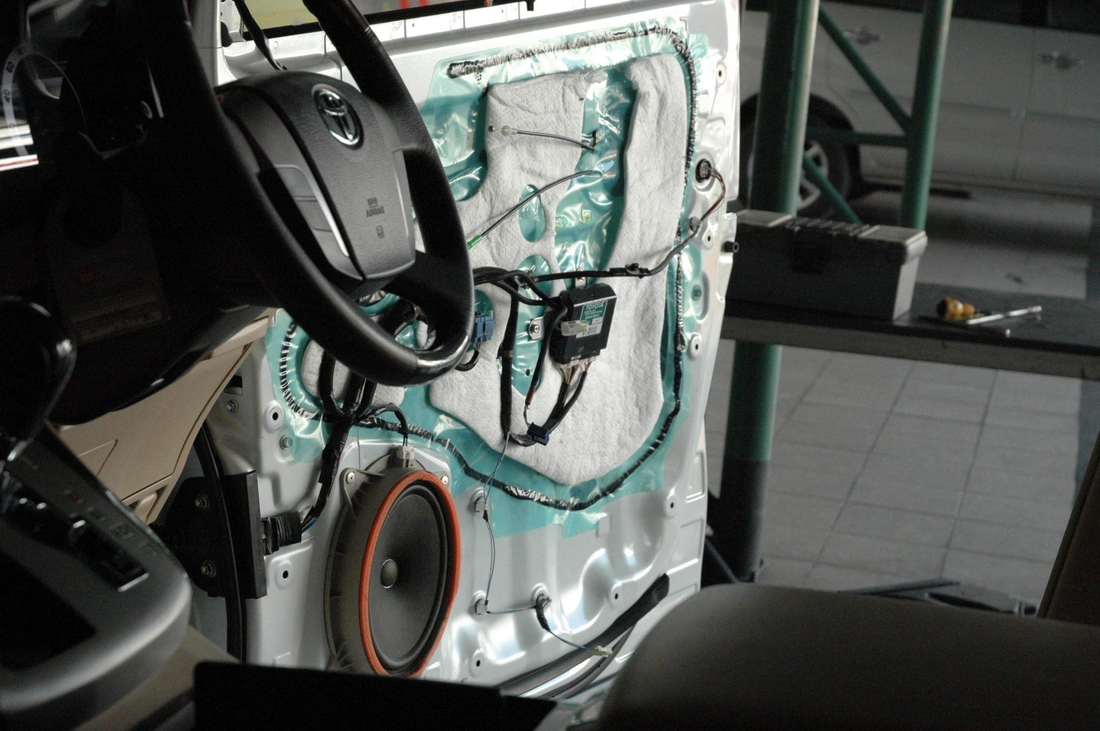 toyota alphard เครื่องเสียง รถยนต์