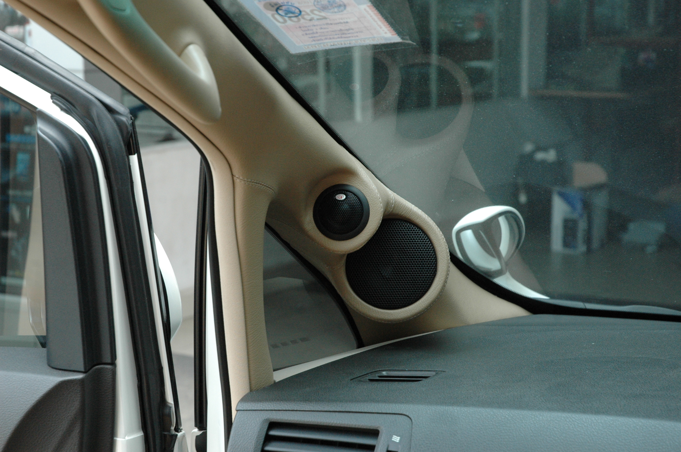 toyota alphard เครื่องเสียง รถยนต์
