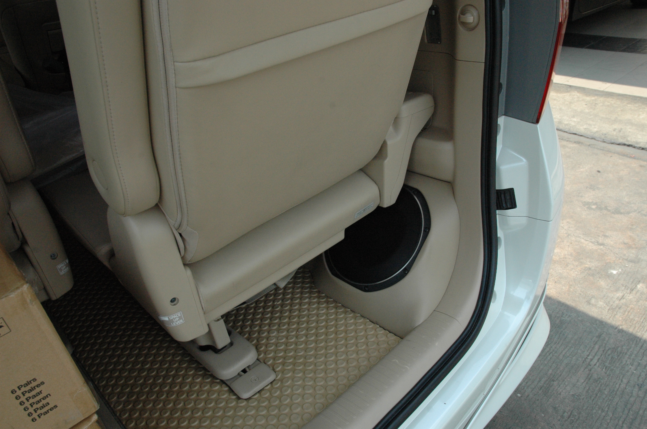 toyota alphard เครื่องเสียง รถยนต์