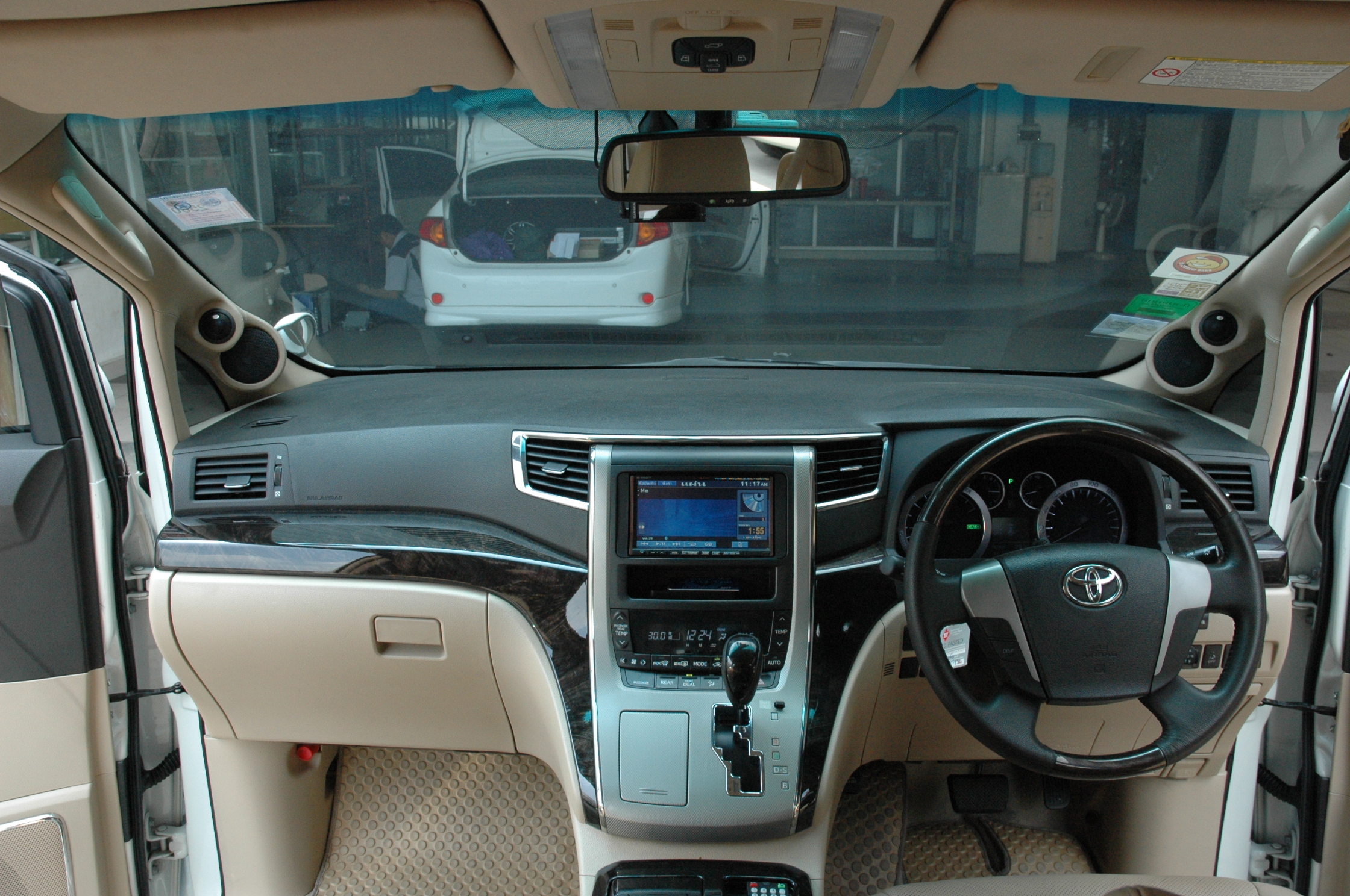 toyota alphard เครื่องเสียง รถยนต์