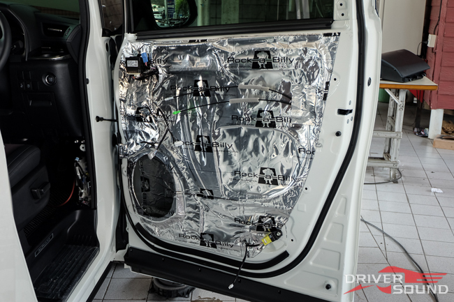 toyota alphard เครื่องเสียง รถยนต์
