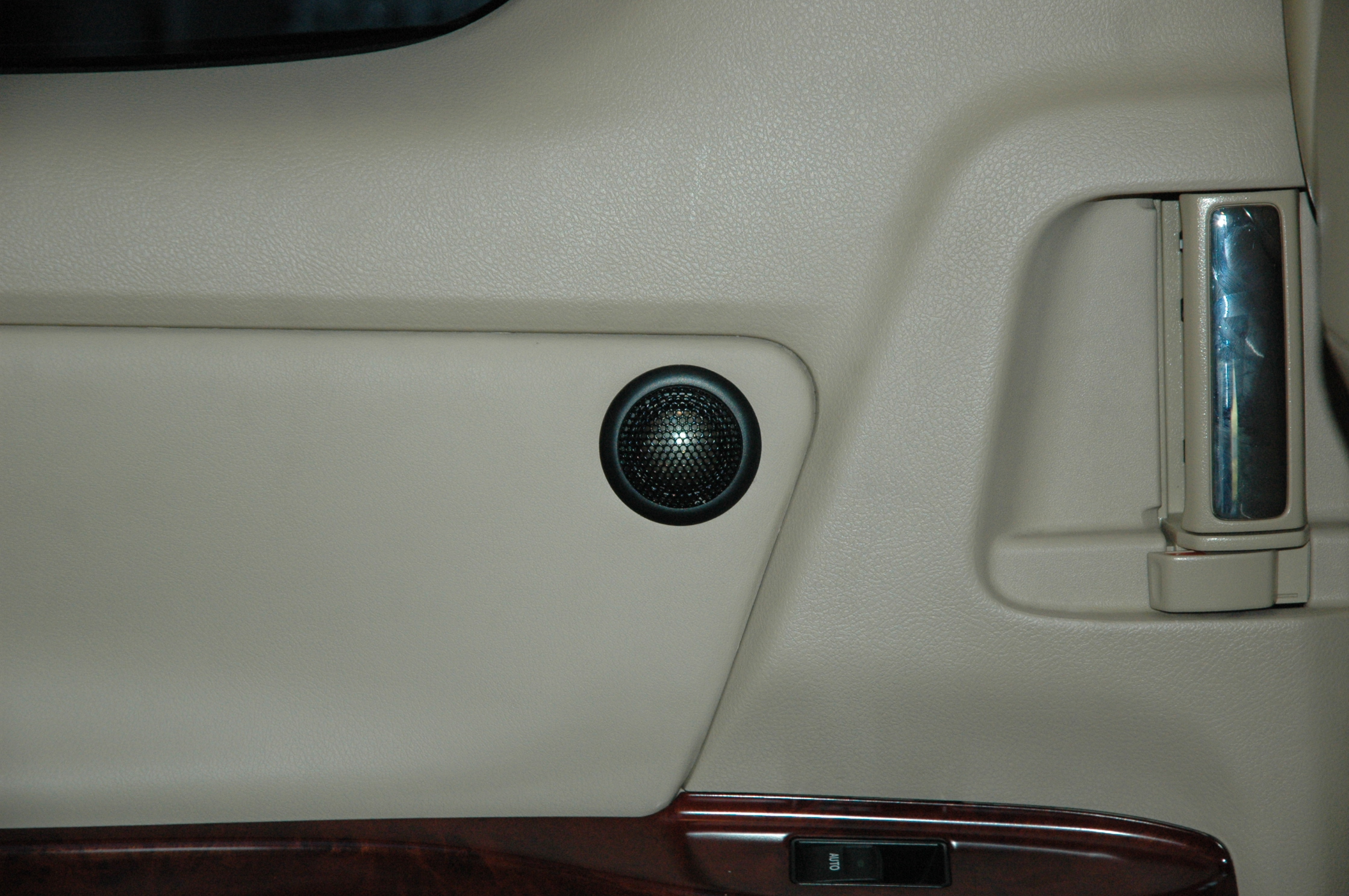 toyota alphard เครื่องเสียง รถยนต์