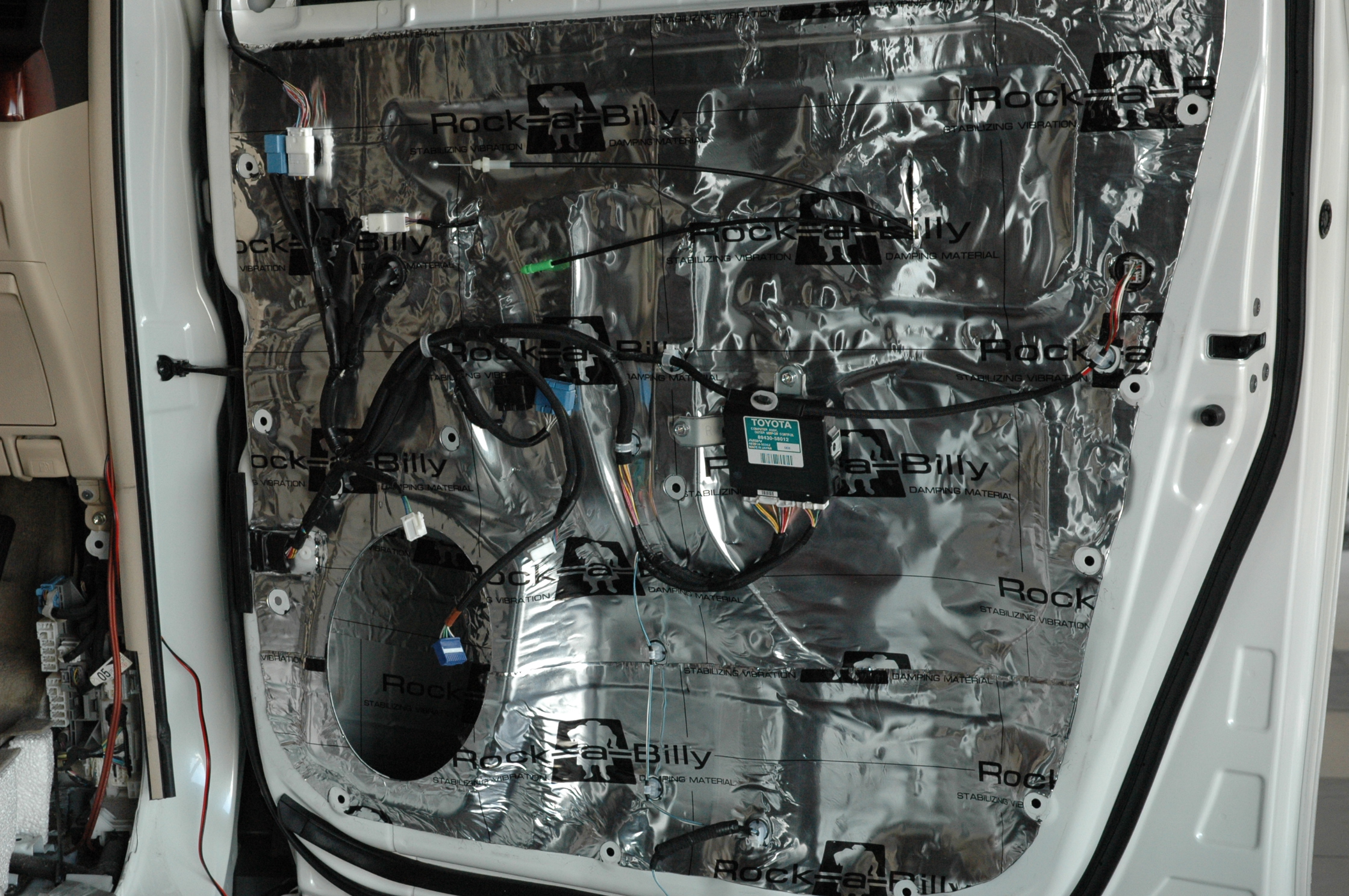 toyota alphard เครื่องเสียง รถยนต์