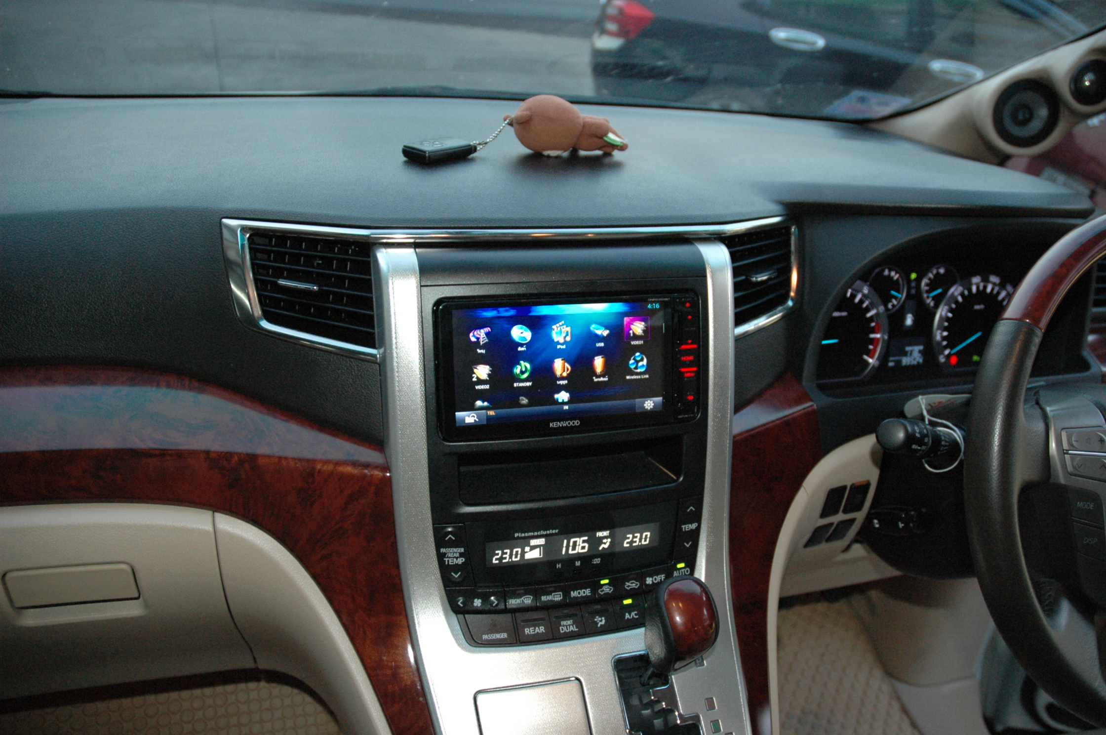 toyota alphard เครื่องเสียง รถยนต์