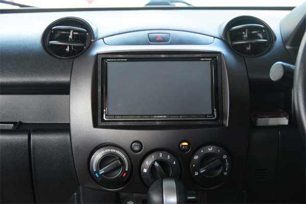 mazda 2 เครื่องเสียง รถยนต์
